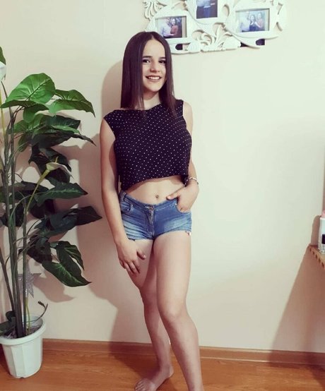 Denisa R Maria pornographic star archive