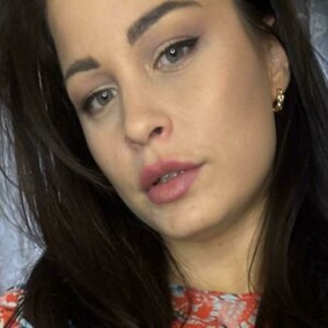 Busty Emily model nice photo