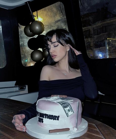 Nurseli Aksoy nudes model pictures