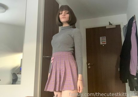 thecutestkittycat model top pic