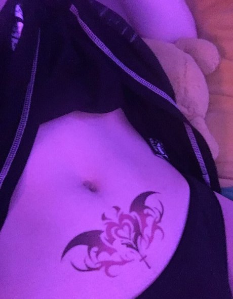 BrokenBunnys model xxx images