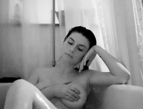 Willow Avalon pornstar naked images