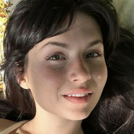 Willow Avalon pornstar exclusive gallery