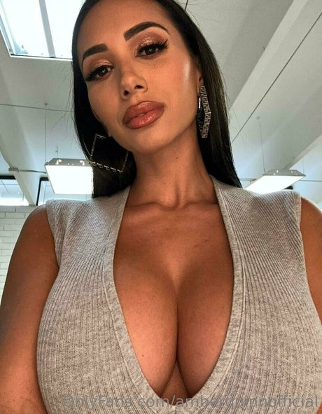 amberquinnofficial beautiful pornstar pictures