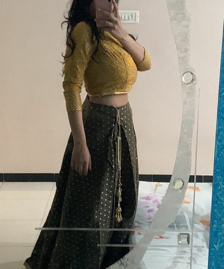 Desi Aurora naked actress image