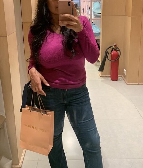 Desi Aurora Profile Photo