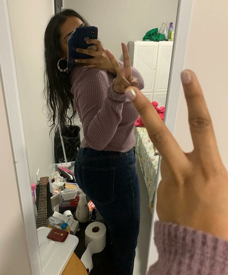 Desi Aurora art star photos