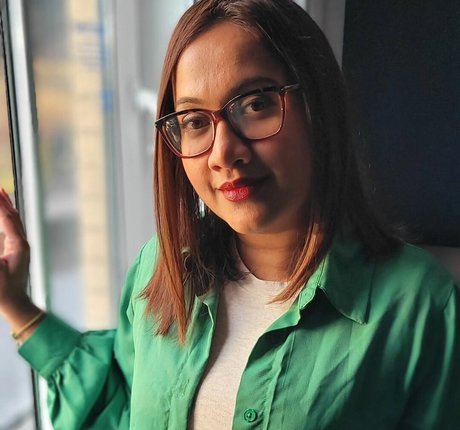 Scarlet Vixen model pretty img