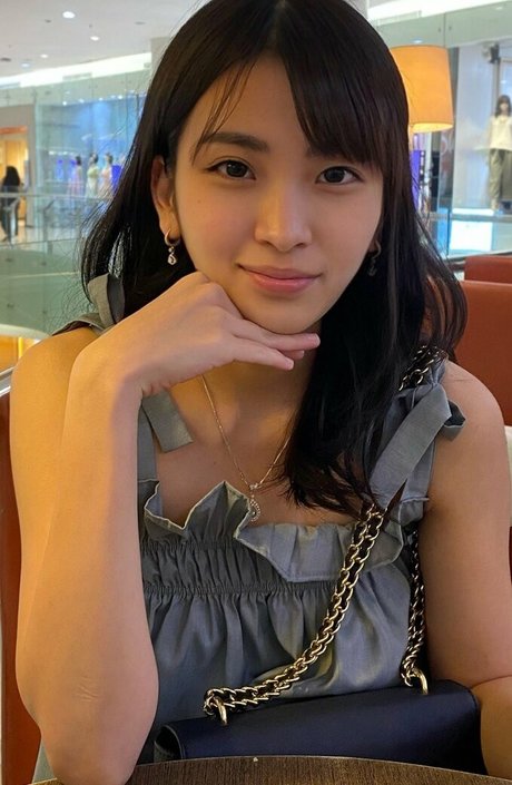 Aveline Liu nude pornstar picture