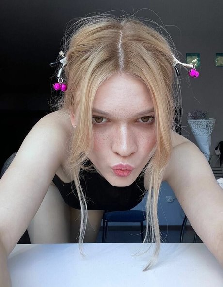 roxannken model image