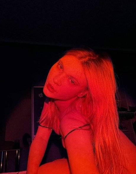 roxannken pornstar naked photo