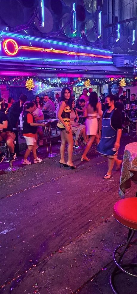 adultinghard nudes star image