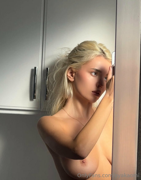 Khristina Belous art star photos