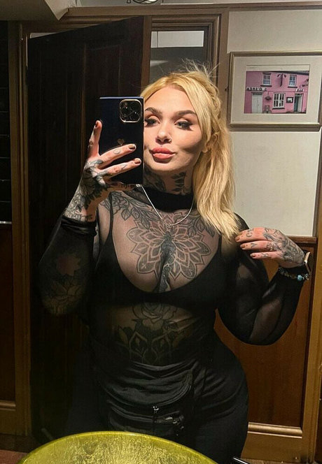 metalbubsxo pretty model photos