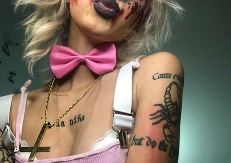 metrikazf model erotic photos