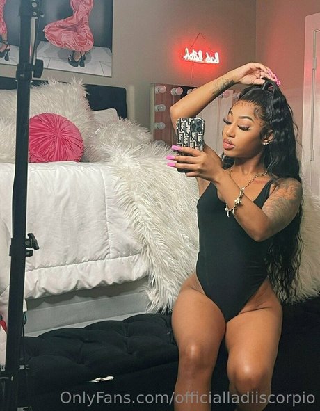 OfficialLadiiScorpio perfect star pic