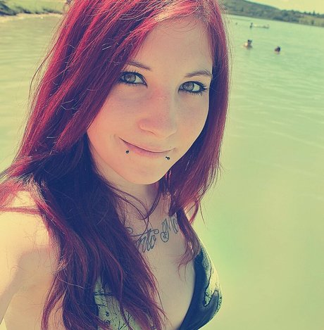 Saruei naked model images