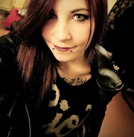 Saruei nude actress photos