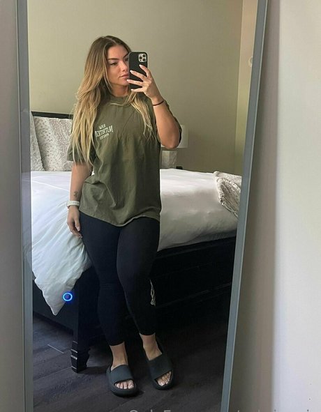 Sabrina Nic top star picture