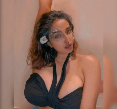 Nayoni Dutta pretty model pic