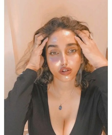 Nayoni Dutta model perfect img