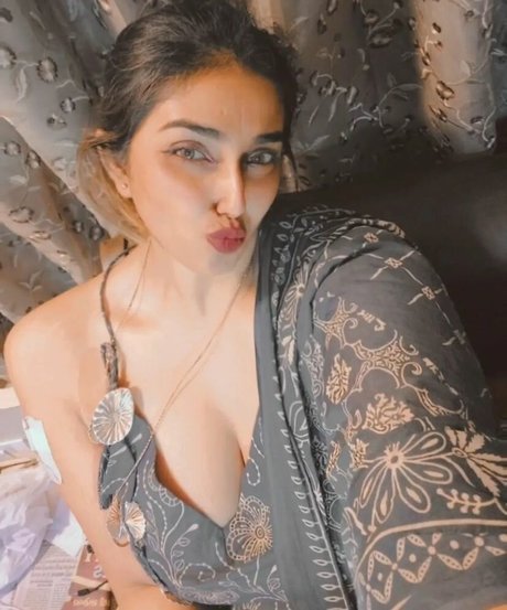 Nayoni Dutta model porn galleries