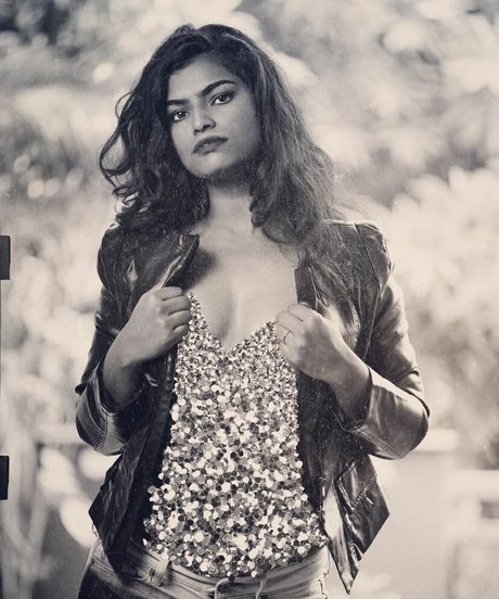 Nidhi Goel art model galleries