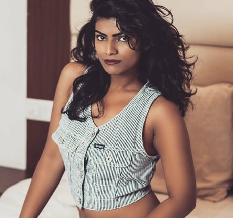 Nidhi Goel xxx actress image