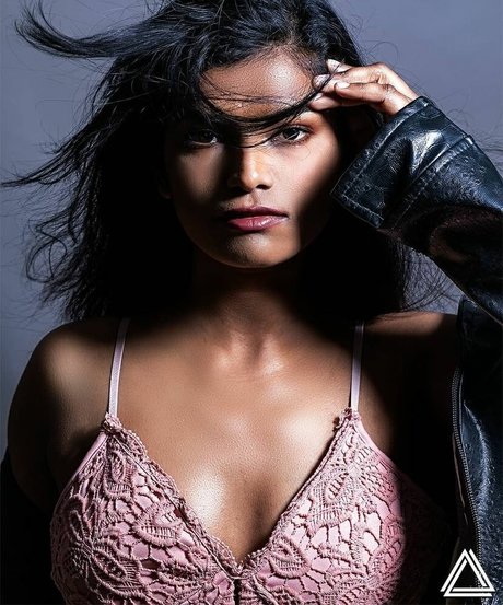 Nidhi Goel model adult images