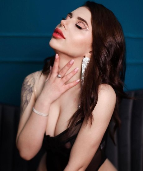 xristinamarou model beautiful pics