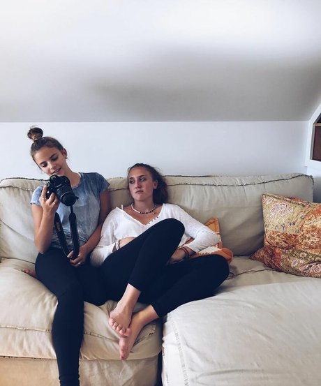 Lola Dubrul star nudes img