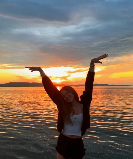 Lola Dubrul art actress photos