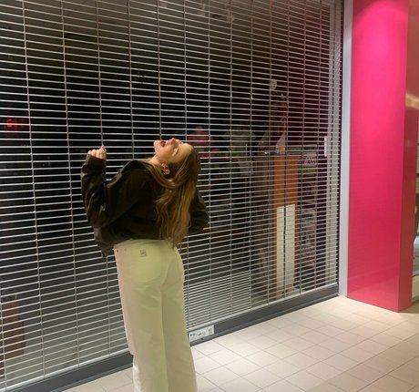 Lola Dubrul model erotic picture