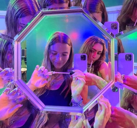 Lola Dubrul sex pornstar image