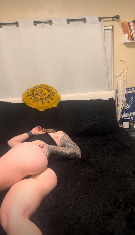 TheLatBarbie pretty pornstar galleries