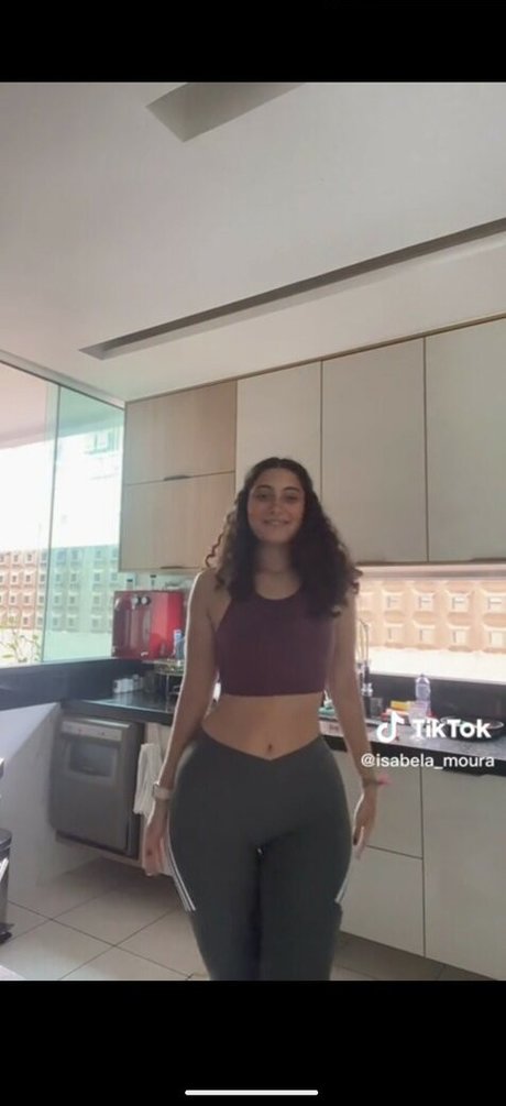 Isabela Moura hot actress image