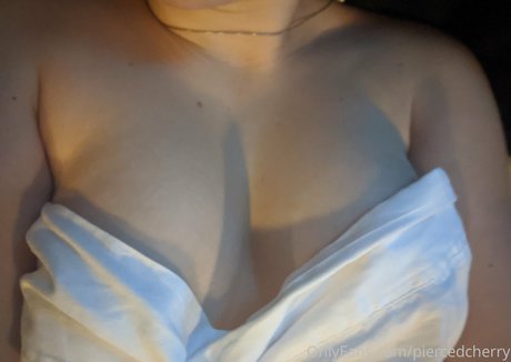 piercedcherry pornographic model picture