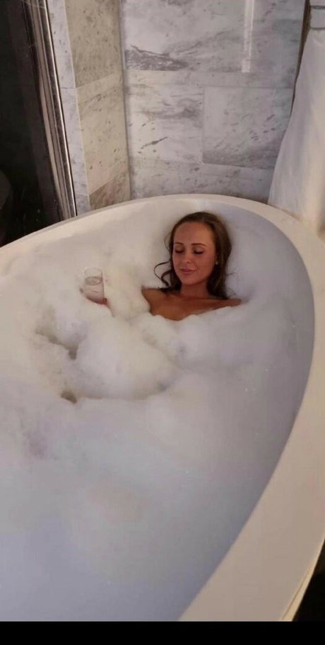 Lydia Foxx porn star img