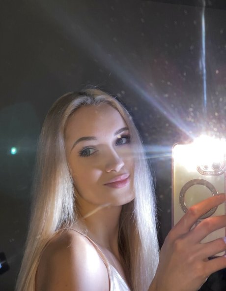 skyress vip adult model img