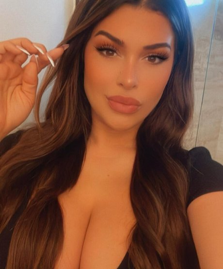 Bellegreyy pornstar hd image