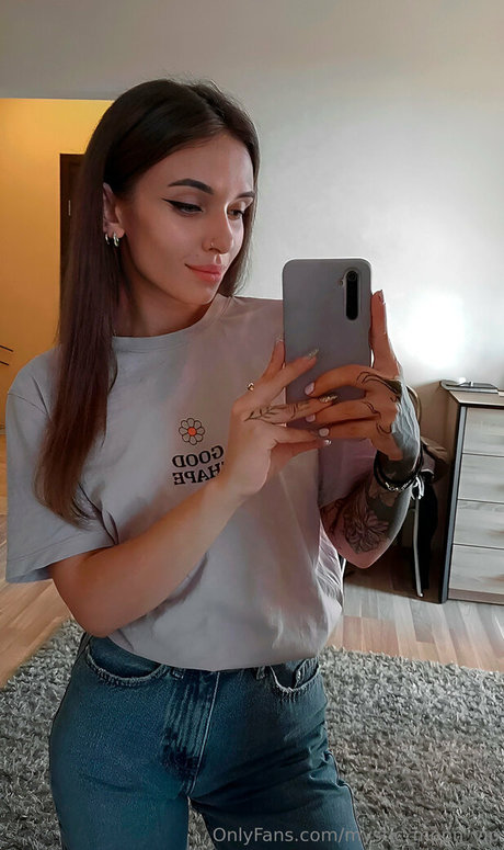 margomistress star nude picture