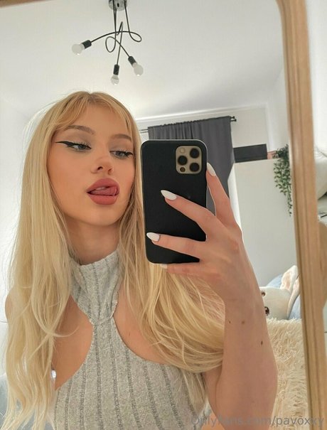 pavoxxy model pornographic photo