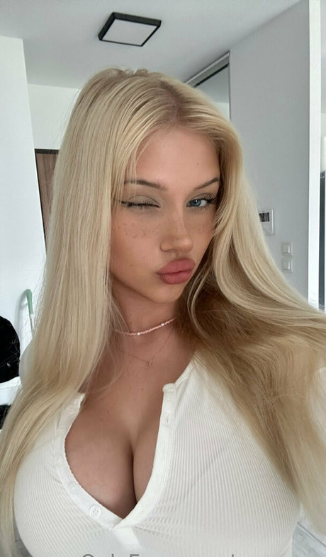 pavoxxy hot star images