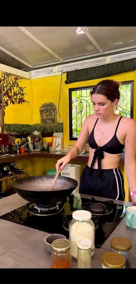 McKenzie Bell pornographic model pictures