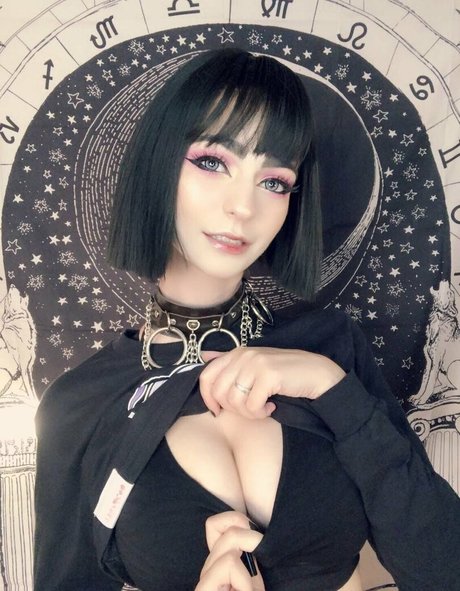 british blonde onlyfans art naked gallery