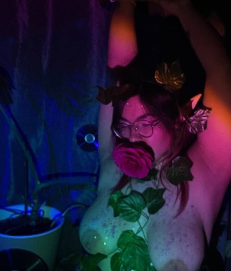 utkashnitke model naked picture