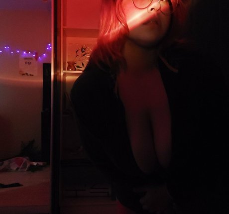 utkashnitke sexy actress img