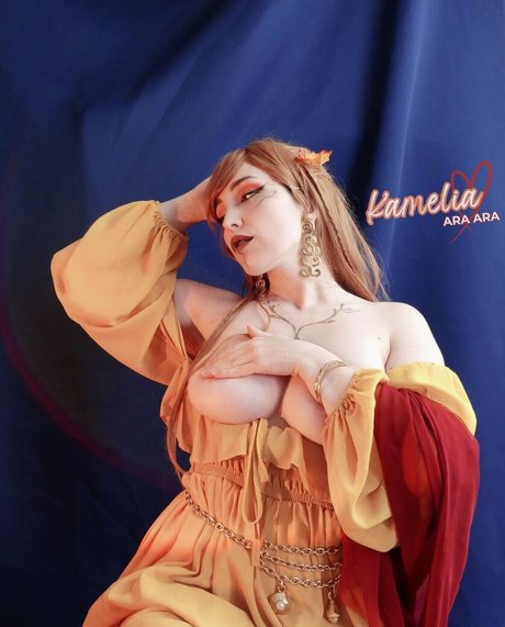 AraKamelia art model pic