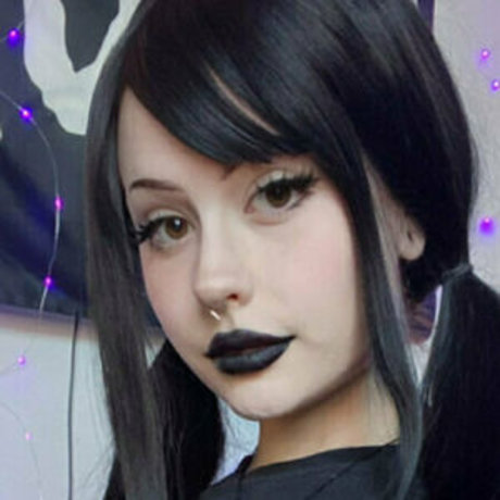 Lolaknivesxz star adult archive