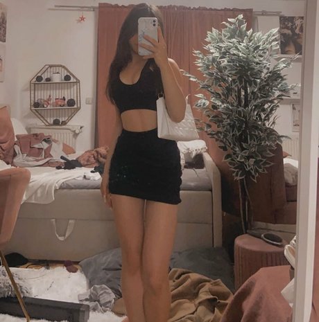 Doreengnadi sexy pornstar pics